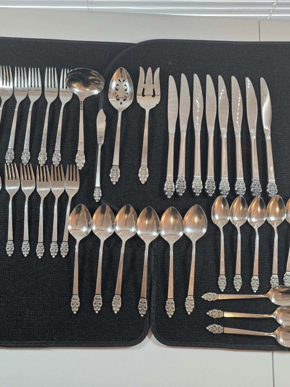 ONEIDACRAFT DELUXE STAINLESS FLATWARE SET SERVING SPOONS NORDIC CROWN 41 PCS